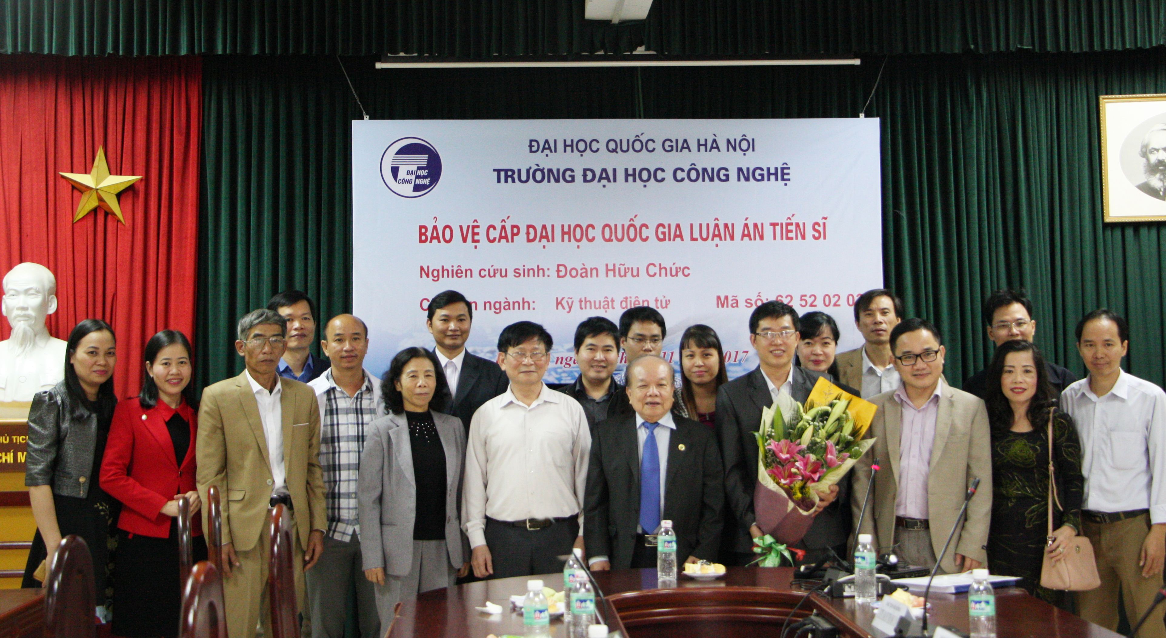 Lễ bảo vệ luận án tiến sĩ chuyên ngành Kỹ thuật điện tử của Nghiên cứu sinh Đoàn Hữu Chức Lễ bảo vệ luận án tiến sĩ chuyên ngành Kỹ thuật điện tử của Nghiên cứu sinh Đoàn Hữu Chức