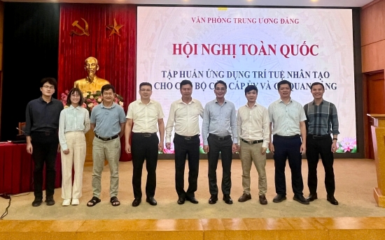 Giảng viên Trường Đại học Công nghệ tập huấn về ứng dụng trí tuệ nhân tạo (AI) cho cán bộ các cấp ủy và cơ quan Đảng trên cả nước