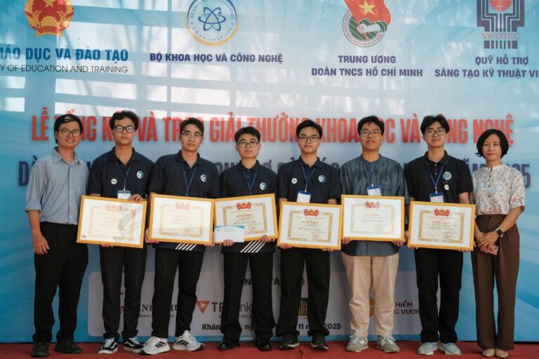 02 nhóm sinh viên Trường ĐHCN đạt giải Nhì Giải thưởng “Khoa học và công nghệ dành cho sinh viên trong các cơ sở giáo dục đại học năm 2025”