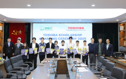 10 sinh viên Trường Đại học Công nghệ nhận học bổng Toshiba năm học 2025-2026