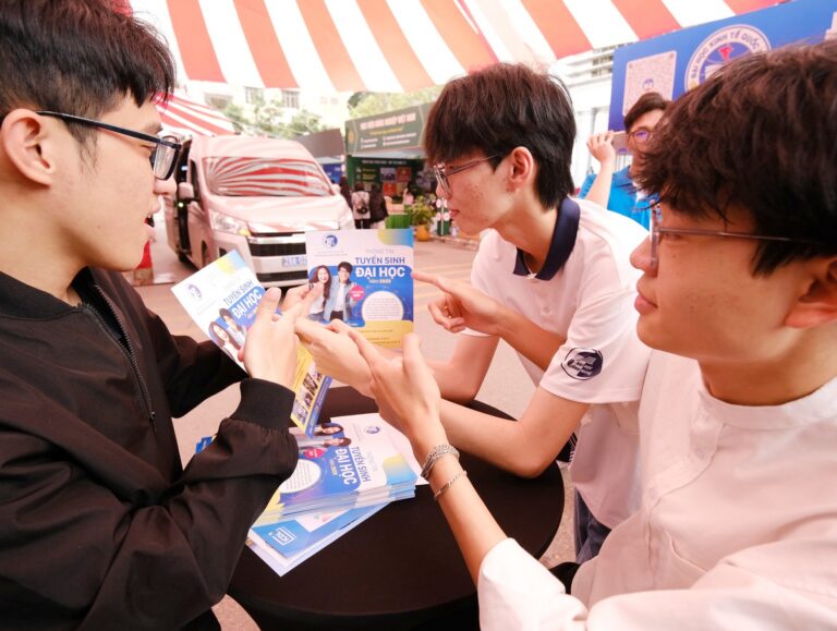 [Video] Tư vấn tuyển sinh 2026: Cơ hội, thách thức và lựa chọn thông minh