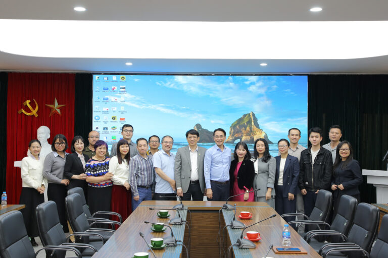 Trường ĐH Công nghệ chia sẻ kinh nghiệm xây dựng hệ sinh thái đại học số với Trường ĐH Dược Hà Nội