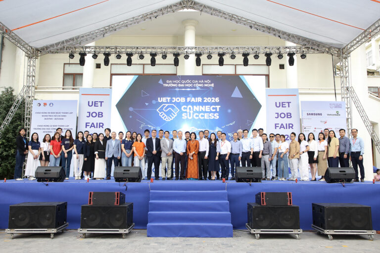 Ngày hội việc làm của Trường Đại học Công nghệ: Thu hút hàng nghìn lượt sinh viên với gần 3.500 cơ hội việc làm, thực tập