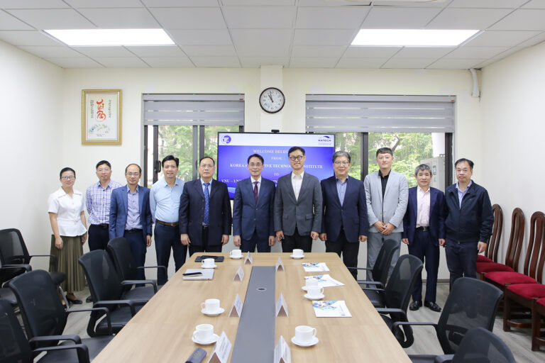 Trường Đại học Công nghệ đón tiếp đoàn Viện Công nghệ Ô tô Hàn Quốc, thúc đẩy hợp tác nghiên cứu và phát triển nguồn nhân lực chất lượng cao