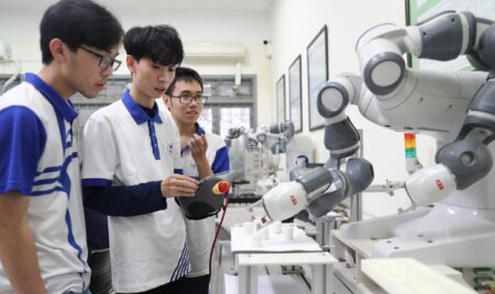 Hiệu trưởng Trường Đại học Công nghệ: Đừng chạy theo ngành “hot”, hãy chọn đúng thế mạnh