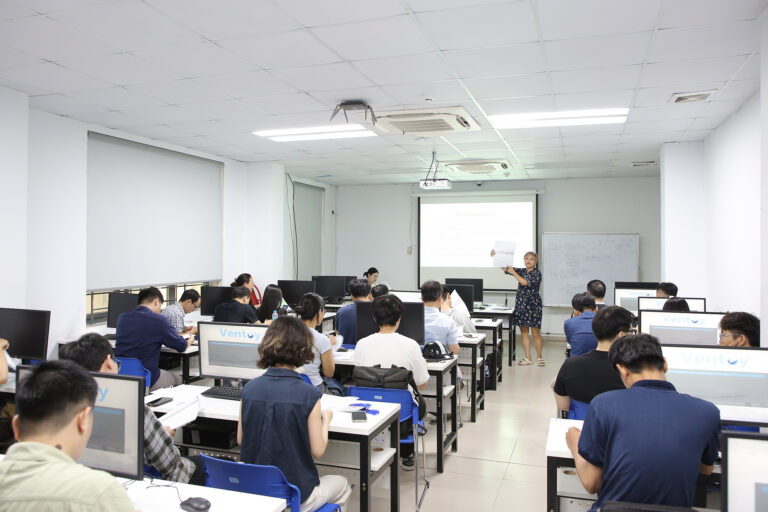 Trường Đại học Công nghệ, ĐHQGHN tổ chức tập huấn nghiệp vụ công tác kiểm tra coi thi Kỳ thi tốt nghiệp THPT năm 2026