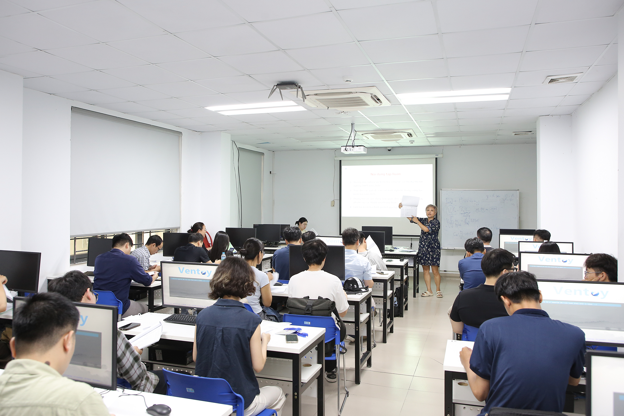 Trường Đại học Công nghệ, ĐHQGHN tổ chức tập huấn nghiệp vụ công tác kiểm tra coi thi Kỳ thi tốt nghiệp THPT năm 2026